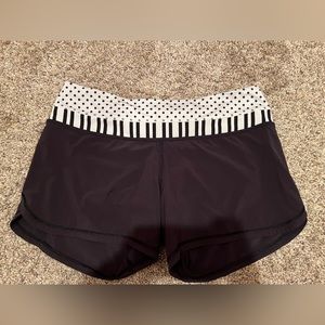 Lululemon Shorts Size 8! 🍋 Very Rare/Old Find!